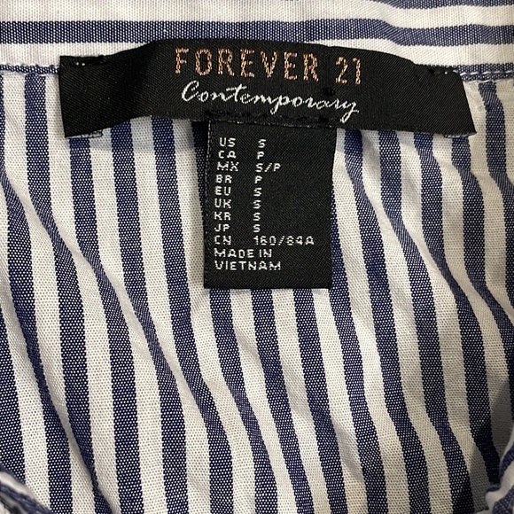 Forever 21 contemporary 100% cotton Striped Crop top with full button front - Picture 3 of 6